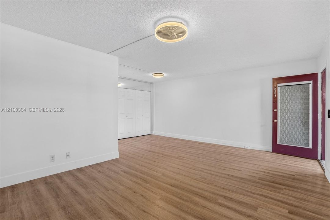 В аренду: $1,600 (1 спален, 1 ванн, 811 Квадратных фут)