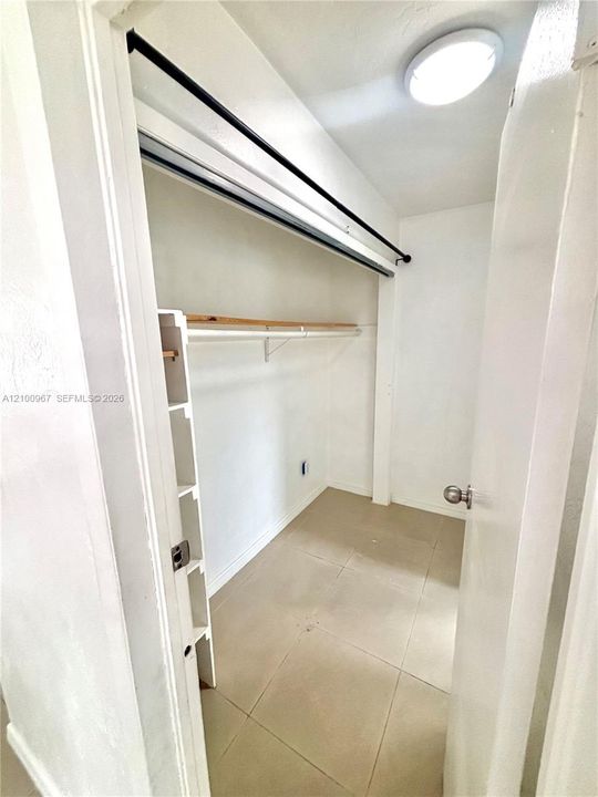 В аренду: $1,525 (0 спален, 1 ванн, 20152 Квадратных фут)