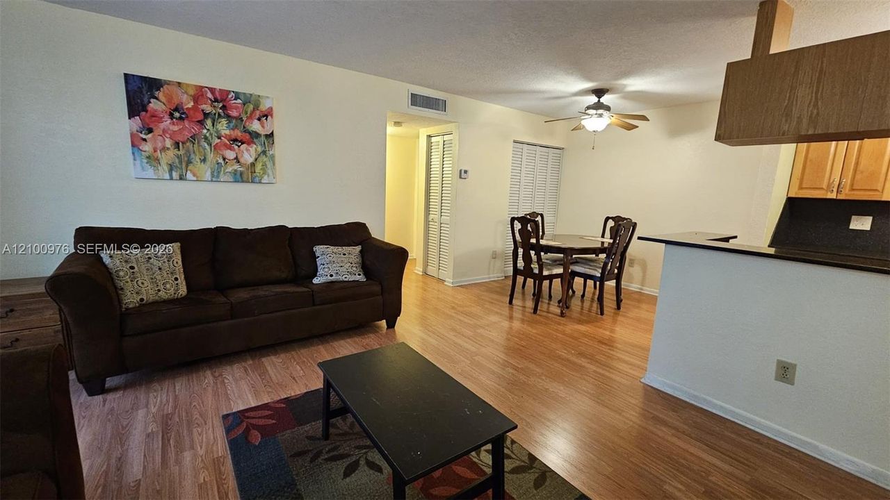 For Rent: $1,699 (1 beds, 1 baths, 600 Square Feet)