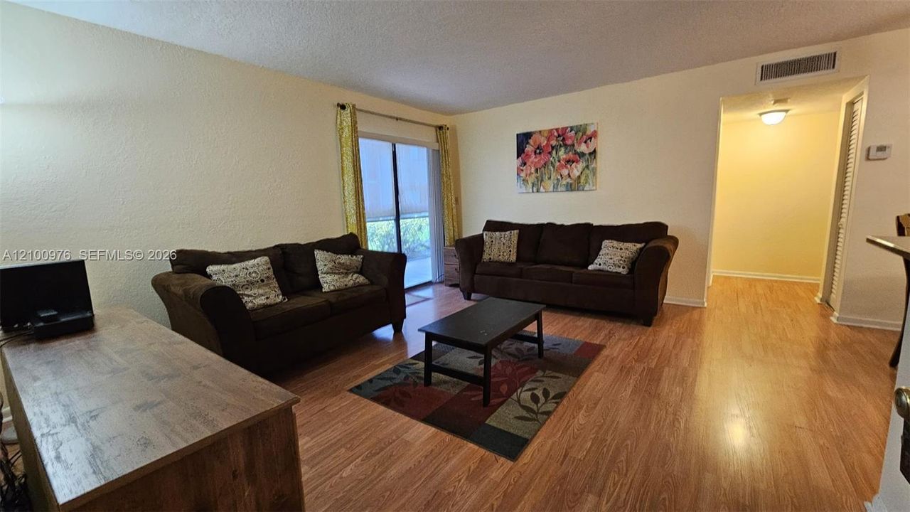 For Rent: $1,699 (1 beds, 1 baths, 600 Square Feet)