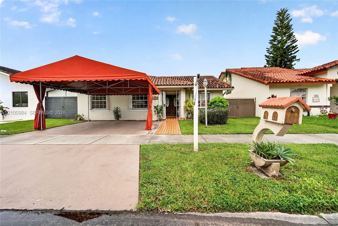 В аренду: $3,400 (3 спален, 2 ванн, 1672 Квадратных фут)