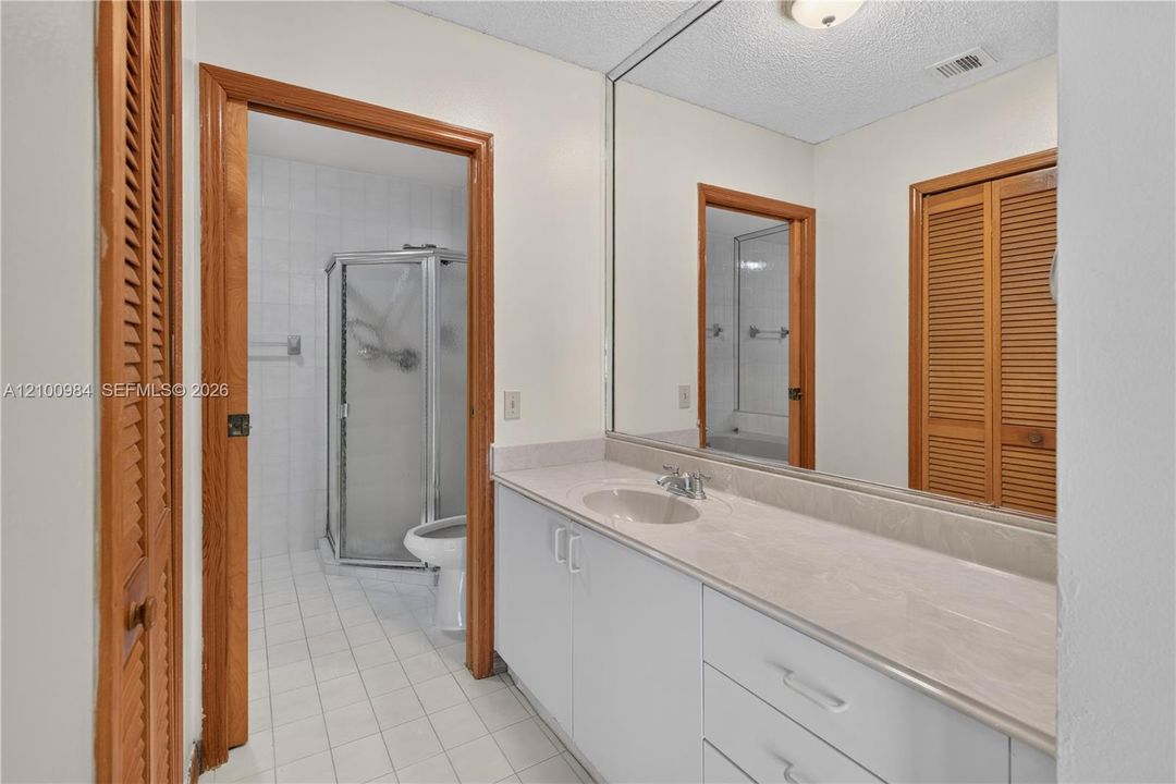 В аренду: $3,400 (3 спален, 2 ванн, 1672 Квадратных фут)