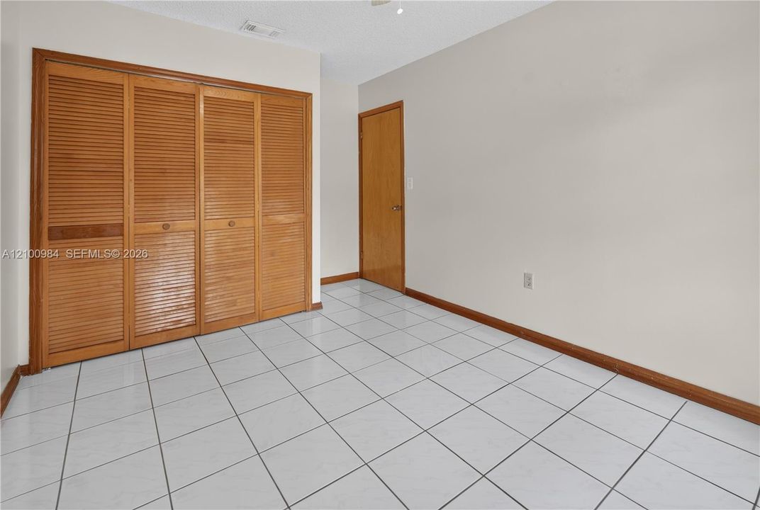 В аренду: $3,400 (3 спален, 2 ванн, 1672 Квадратных фут)