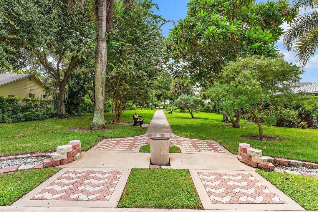 Palm Beach Shores Walk Way