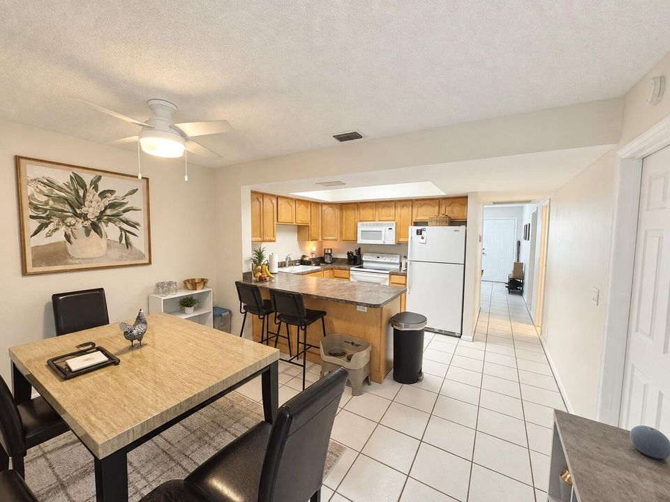 Dining Area & Kitchen