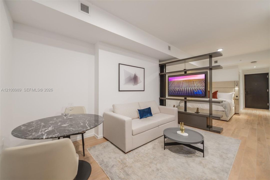 For Rent: $3,200 (0 beds, 1 baths, 442 Square Feet)