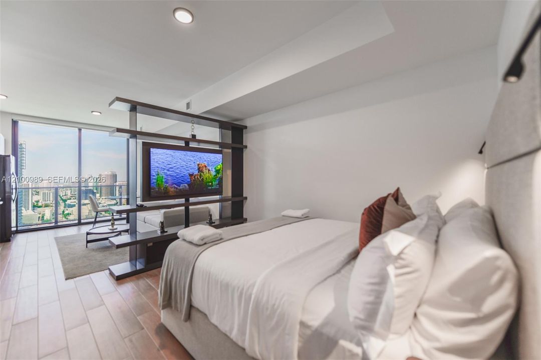 For Rent: $3,200 (0 beds, 1 baths, 442 Square Feet)