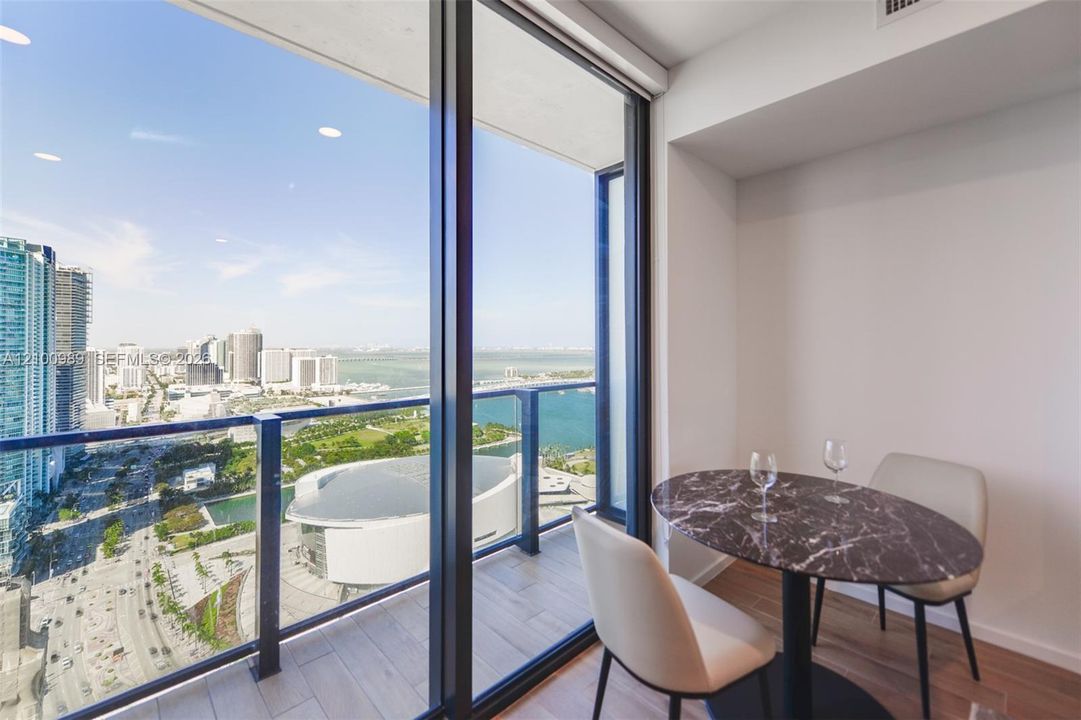 For Rent: $3,200 (0 beds, 1 baths, 442 Square Feet)
