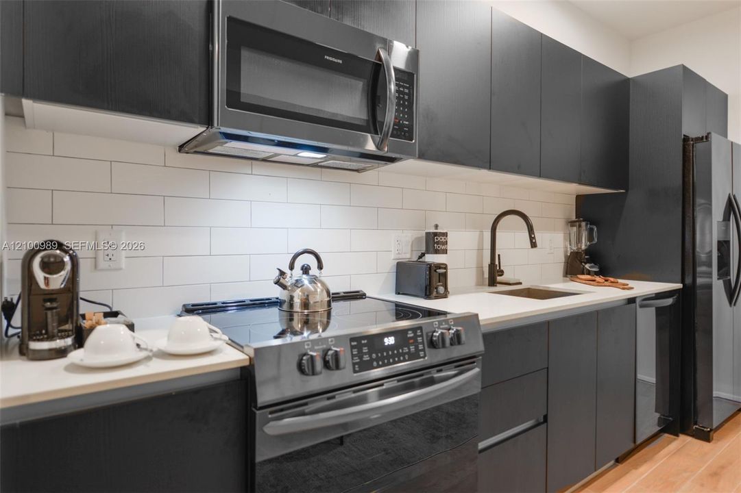 For Rent: $3,200 (0 beds, 1 baths, 442 Square Feet)