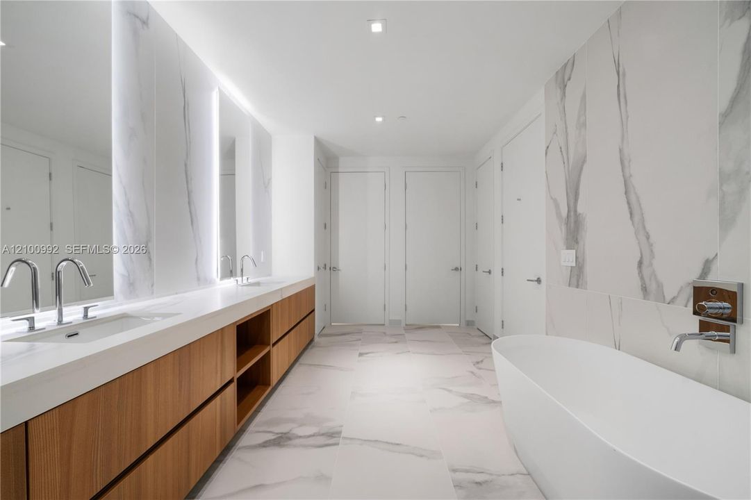 For Sale: $9,634,000 (4 beds, 6 baths, 0 Square Feet)