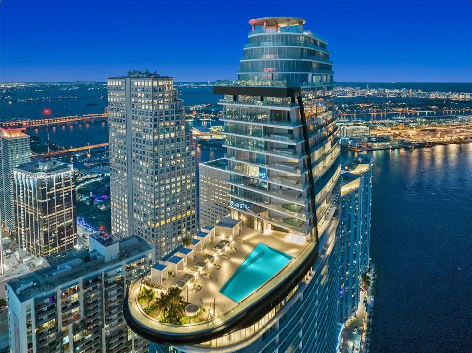 For Sale: $899,000 (1 beds, 1 baths, 760 Square Feet)