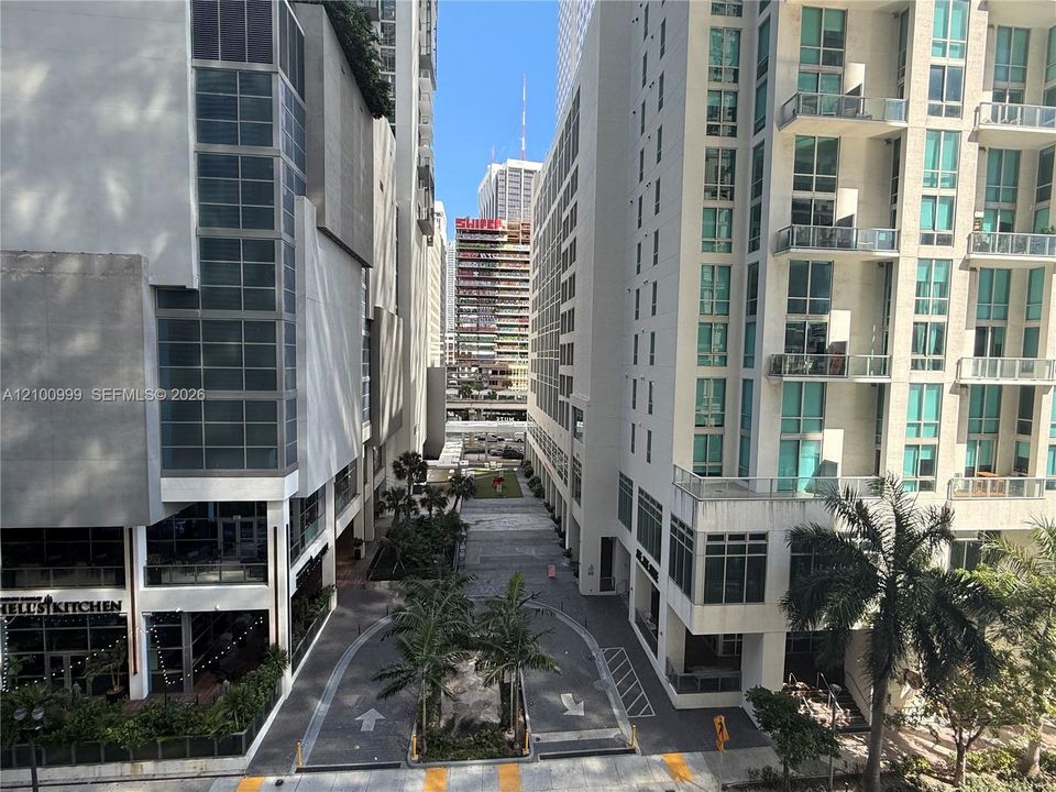 For Sale: $899,000 (1 beds, 1 baths, 760 Square Feet)