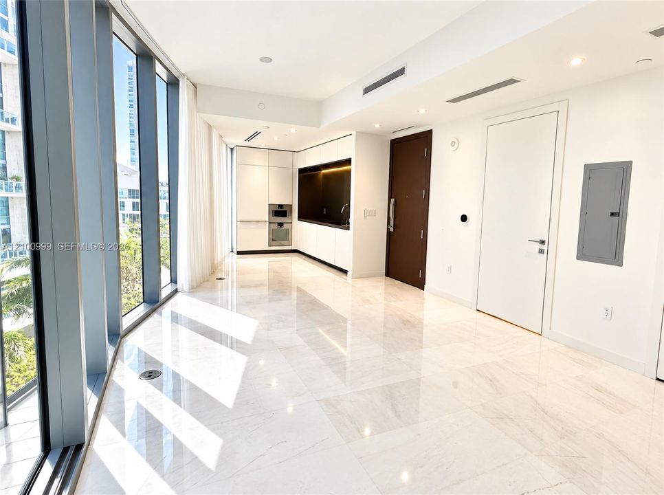 For Sale: $899,000 (1 beds, 1 baths, 760 Square Feet)
