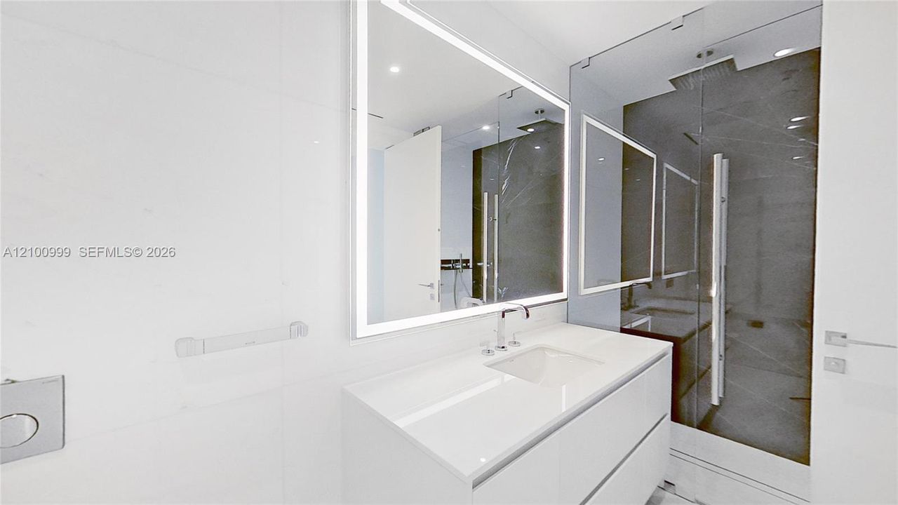 For Sale: $899,000 (1 beds, 1 baths, 760 Square Feet)