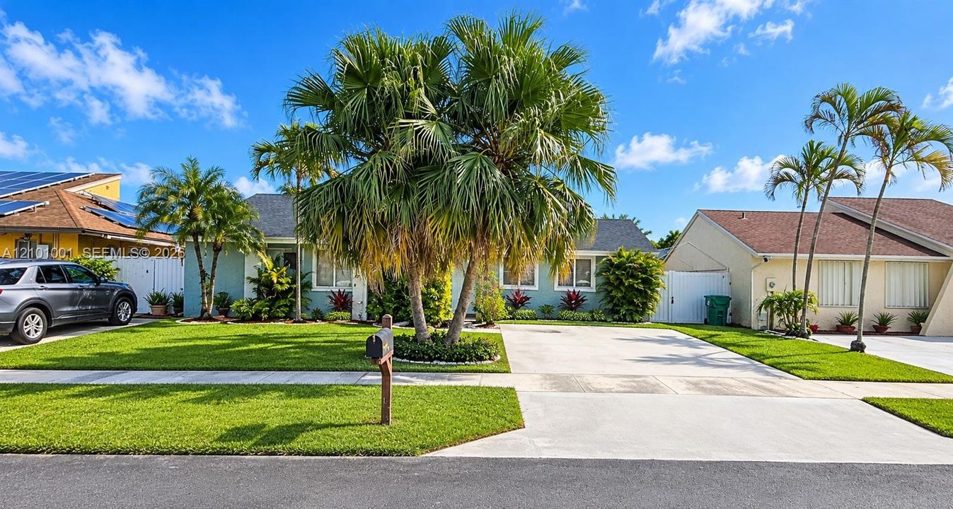 For Rent: $2,750 (3 beds, 1 baths, 1140 Square Feet)