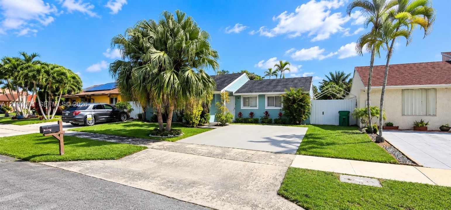 For Rent: $2,750 (3 beds, 1 baths, 1140 Square Feet)