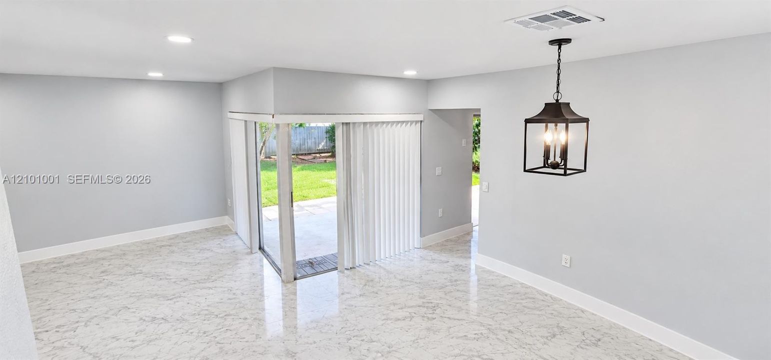 For Rent: $2,750 (3 beds, 1 baths, 1140 Square Feet)