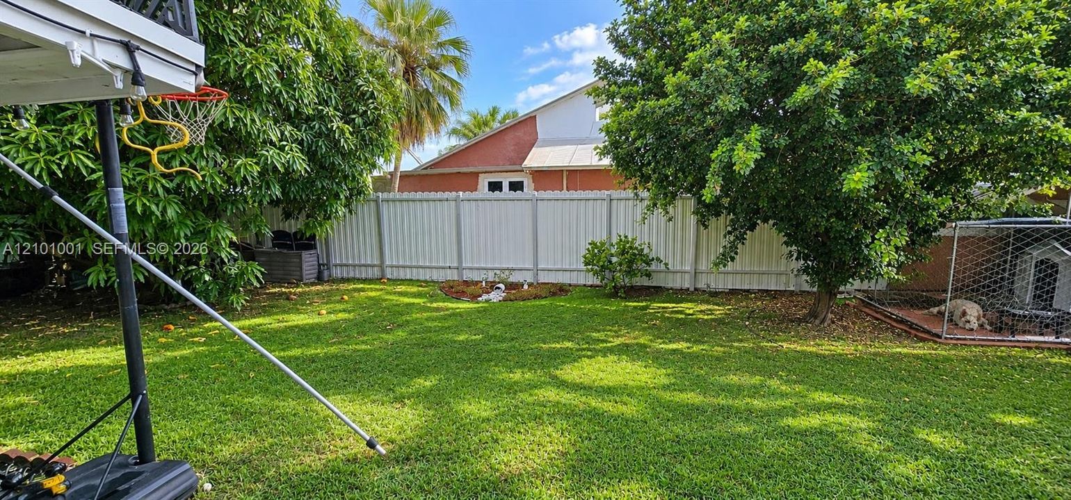 For Rent: $2,750 (3 beds, 1 baths, 1140 Square Feet)