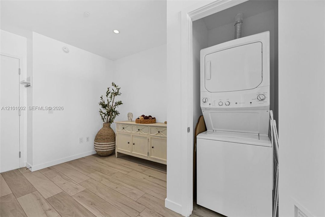 For Rent: $6,200 (2 beds, 2 baths, 1057 Square Feet)