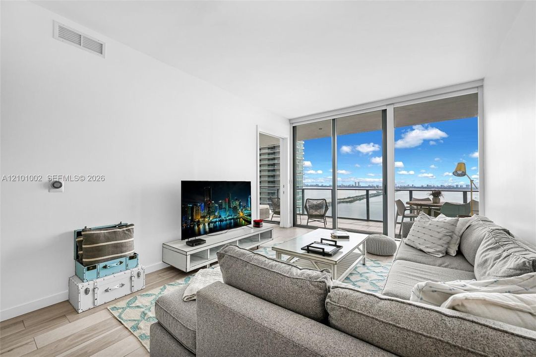 For Rent: $6,200 (2 beds, 2 baths, 1057 Square Feet)