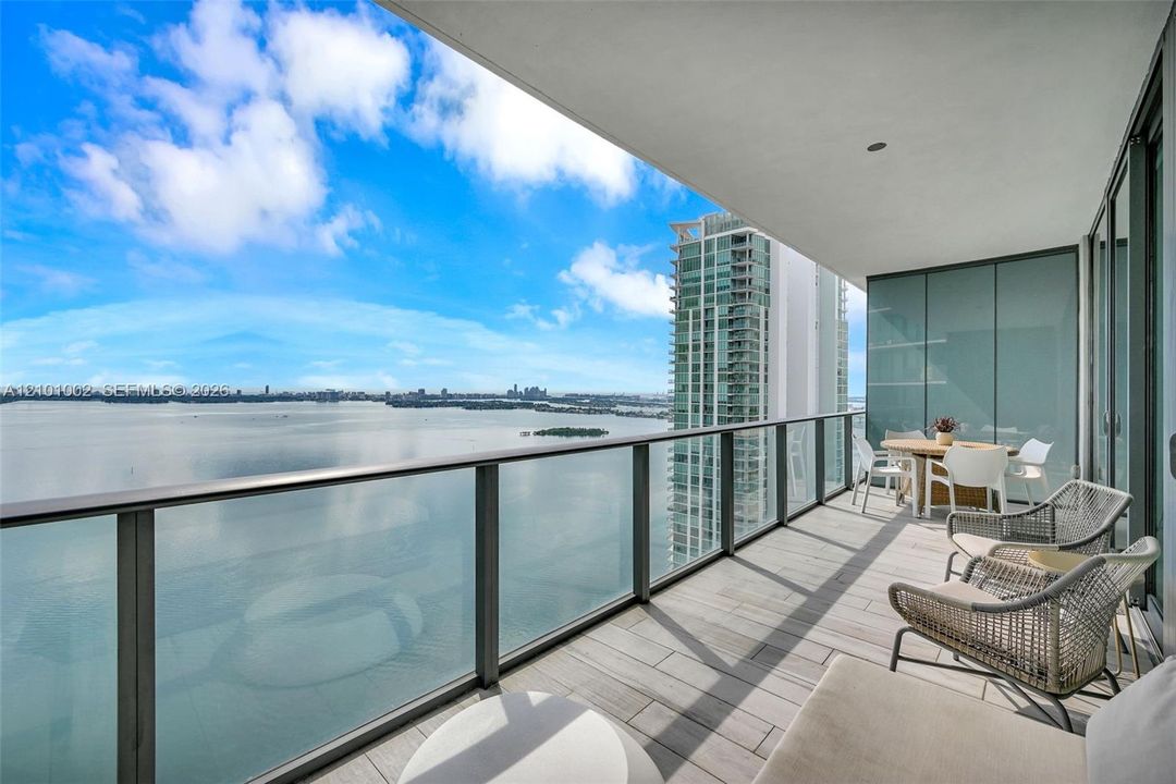 For Rent: $6,200 (2 beds, 2 baths, 1057 Square Feet)
