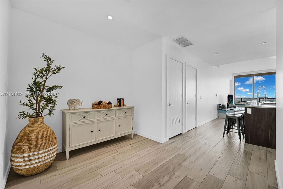For Rent: $6,200 (2 beds, 2 baths, 1057 Square Feet)