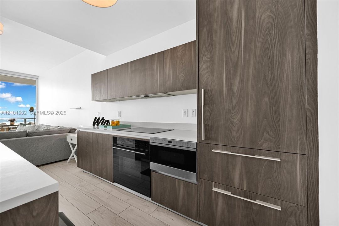 For Rent: $6,200 (2 beds, 2 baths, 1057 Square Feet)