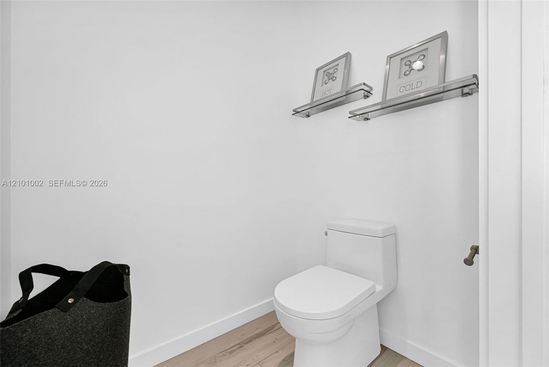 For Rent: $6,200 (2 beds, 2 baths, 1057 Square Feet)