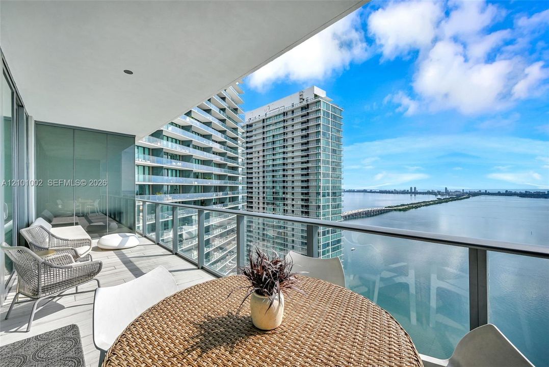 For Rent: $6,200 (2 beds, 2 baths, 1057 Square Feet)