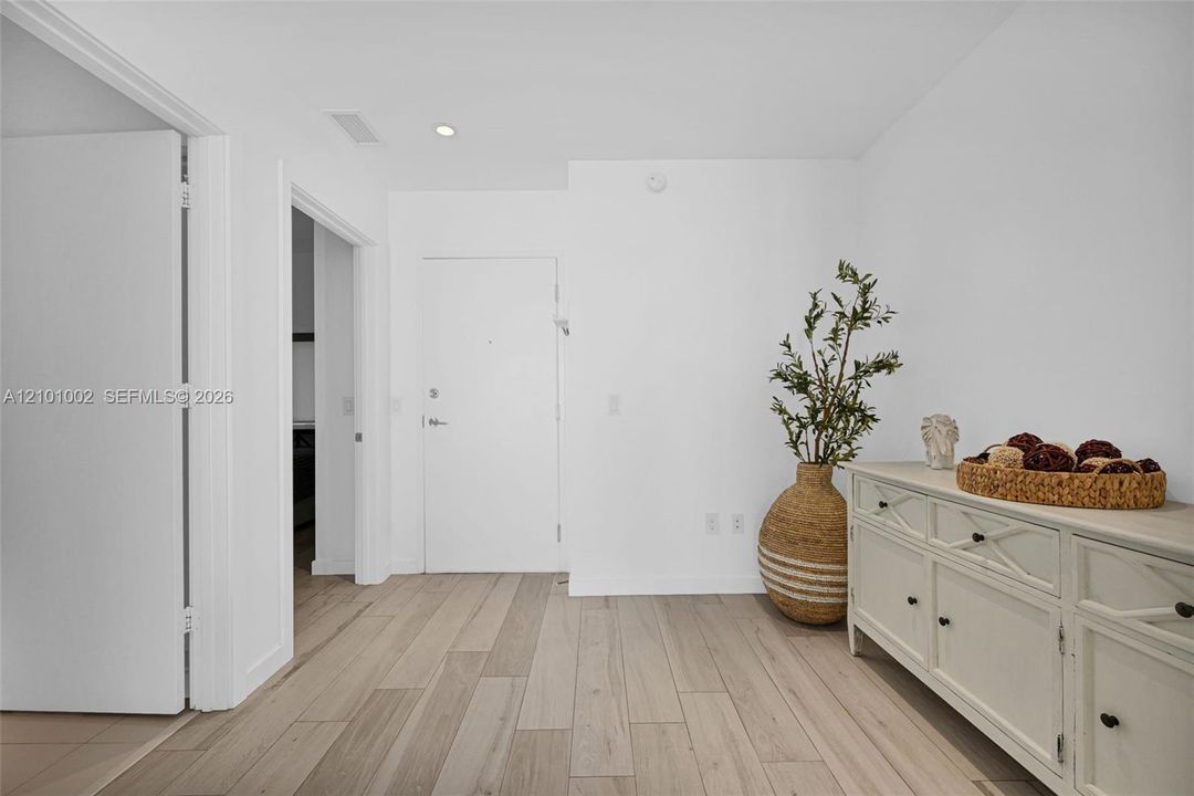 For Rent: $6,200 (2 beds, 2 baths, 1057 Square Feet)