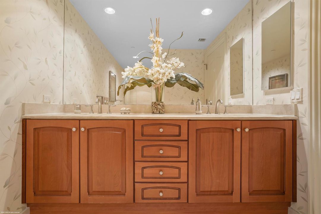 3800 N Ocean Dr 1751 038