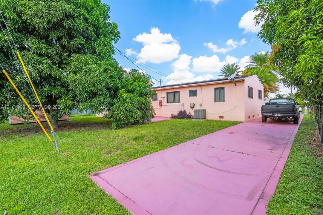 For Sale: $498,000 (3 beds, 2 baths, 1207 Square Feet)