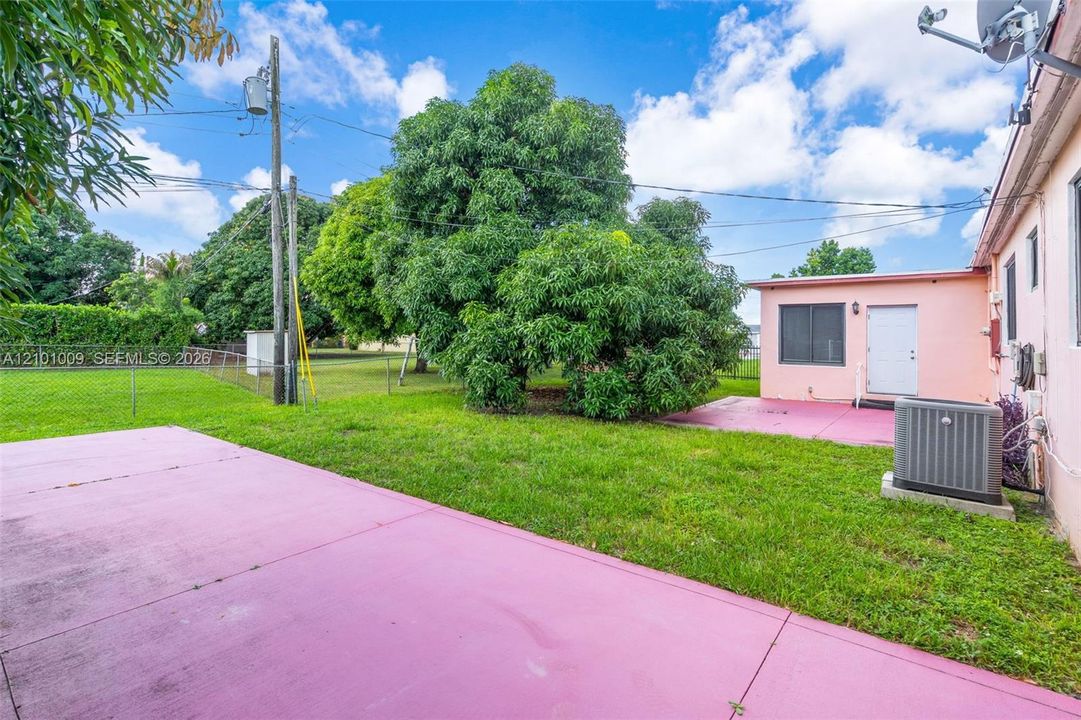For Sale: $498,000 (3 beds, 2 baths, 1207 Square Feet)