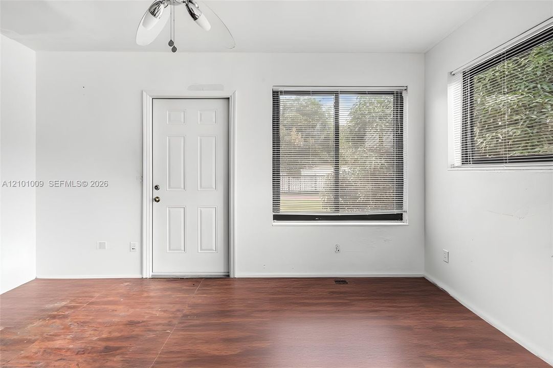 For Sale: $498,000 (3 beds, 2 baths, 1207 Square Feet)
