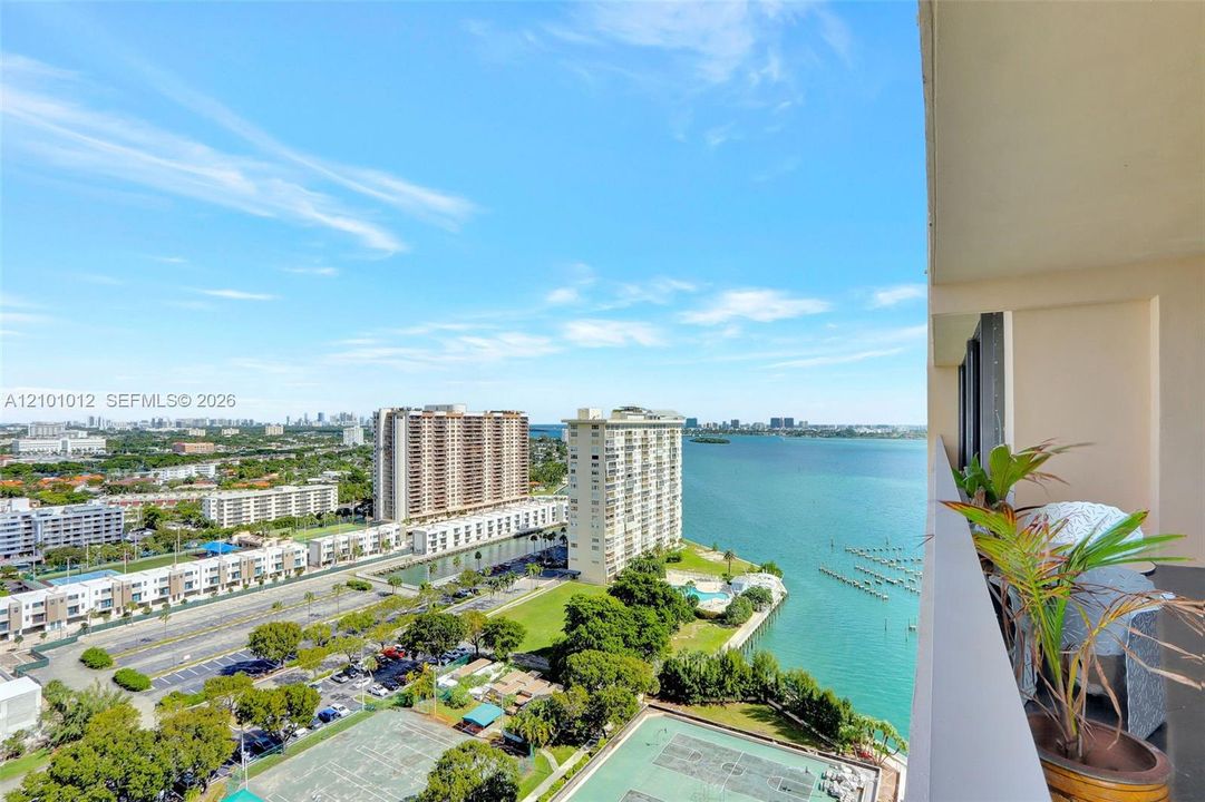 For Sale: $1,095,000 (3 beds, 3 baths, 4430 Square Feet)