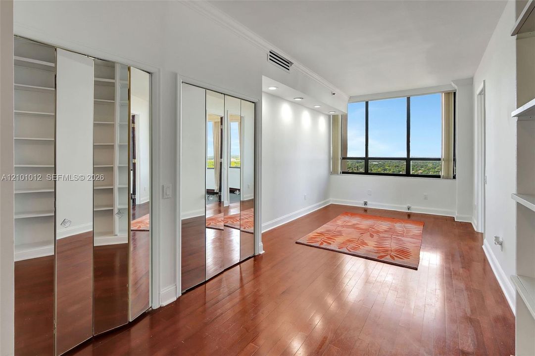 For Sale: $1,095,000 (3 beds, 3 baths, 4430 Square Feet)