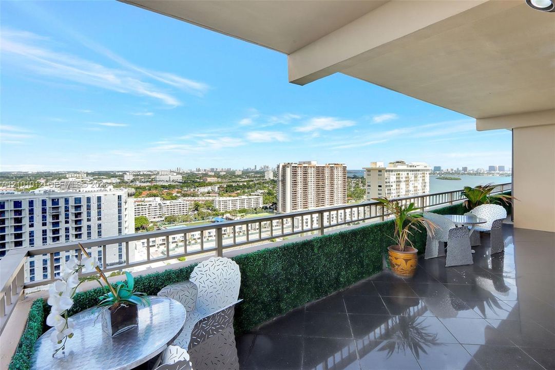 For Sale: $1,095,000 (3 beds, 3 baths, 4430 Square Feet)