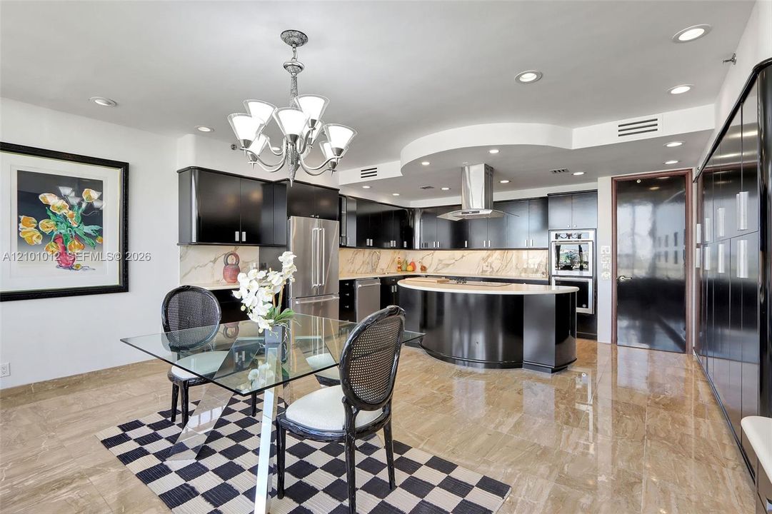 For Sale: $1,095,000 (3 beds, 3 baths, 4430 Square Feet)