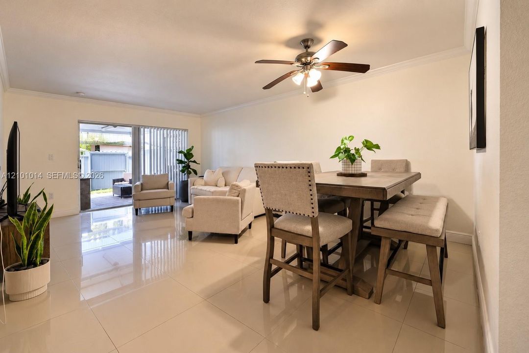 For Rent: $2,600 (2 beds, 2 baths, 970 Square Feet)