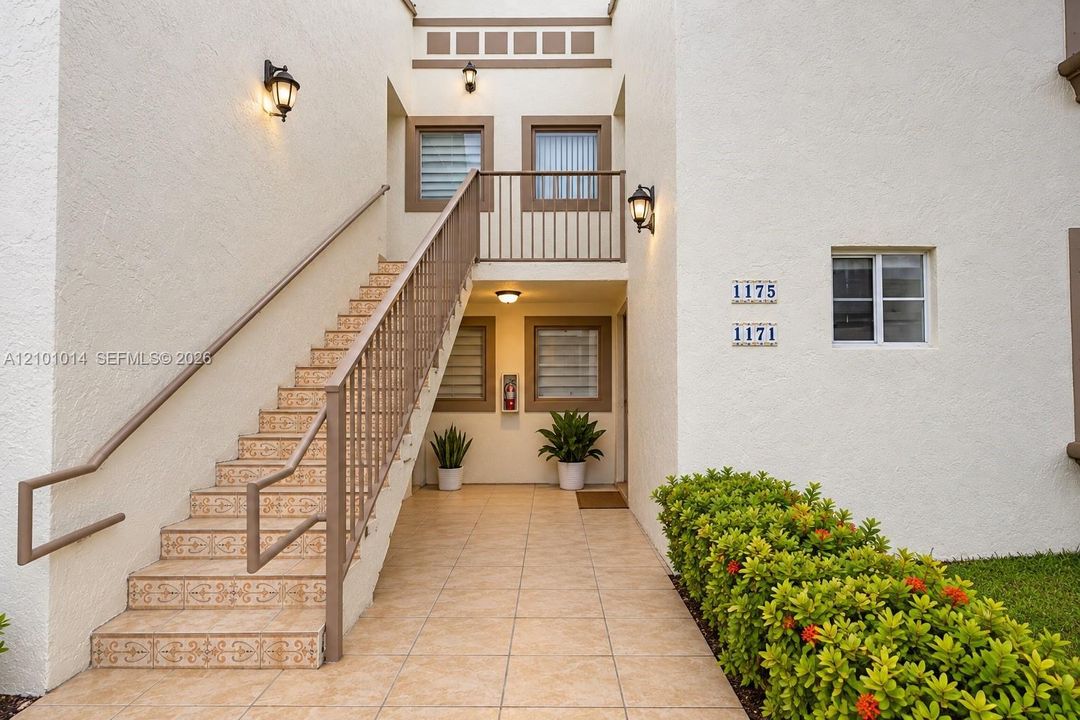 For Rent: $2,600 (2 beds, 2 baths, 970 Square Feet)