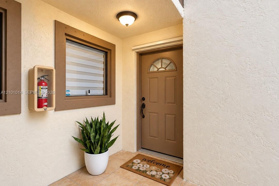 For Rent: $2,600 (2 beds, 2 baths, 970 Square Feet)