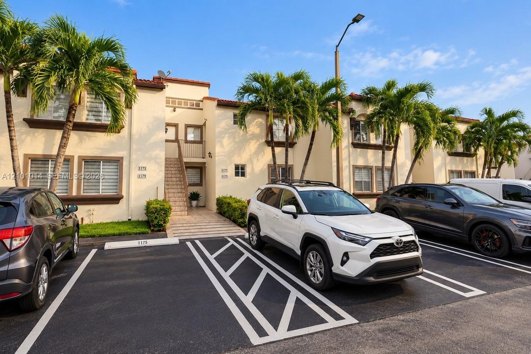 For Rent: $2,600 (2 beds, 2 baths, 970 Square Feet)