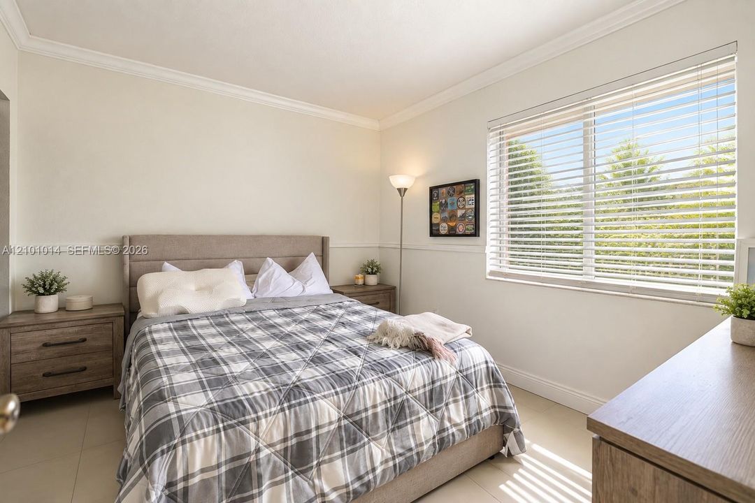 For Rent: $2,600 (2 beds, 2 baths, 970 Square Feet)