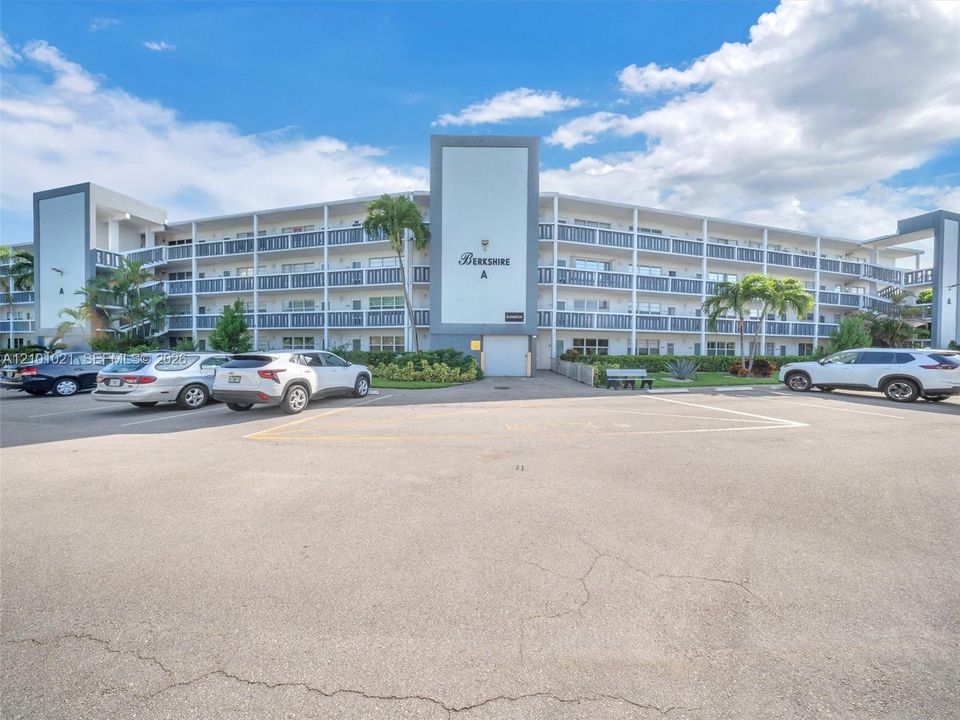 Activo con contrato: $129,000 (1 camas, 1 baños, 719 Pies cuadrados)