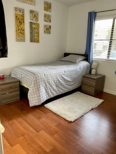 For Rent: $2,250 (3 beds, 2 baths, 1018 Square Feet)
