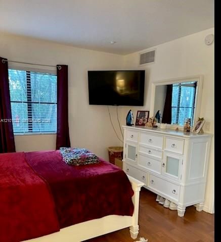 For Rent: $2,250 (3 beds, 2 baths, 1018 Square Feet)