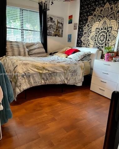 For Rent: $2,250 (3 beds, 2 baths, 1018 Square Feet)