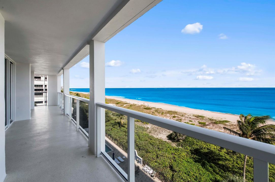 HUHE OCEANFRONT Balcony