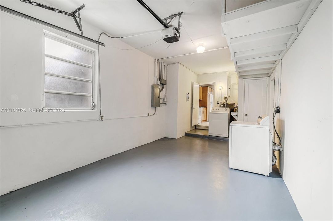 В аренду: $7,950 (4 спален, 2 ванн, 1965 Квадратных фут)