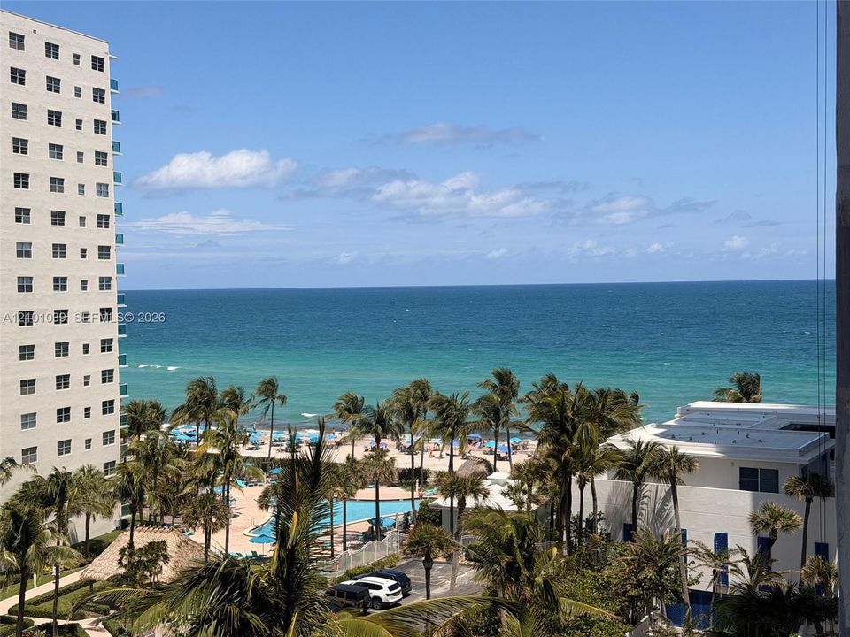 For Rent: $2,500 (1 beds, 1 baths, 905 Square Feet)